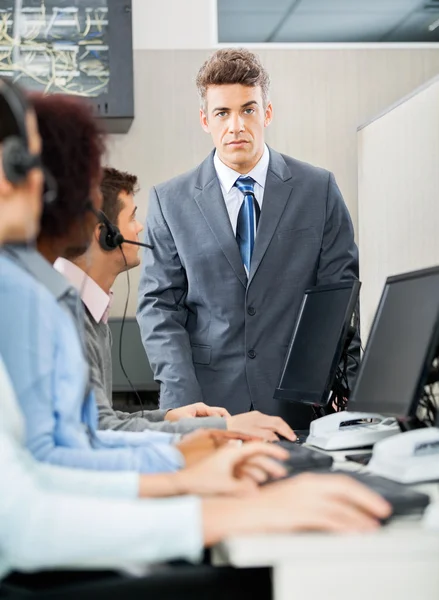 Confident Manager Standing In Front Of Customer Service Represen — Stock Photo, Image