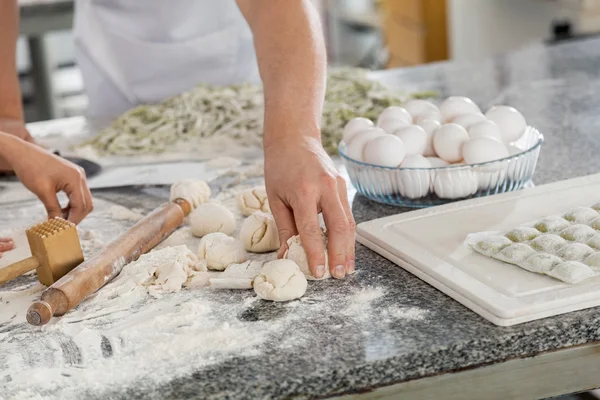 Midsection Of Chef Preparing Pasta At Counter — Stock Photo, Image
