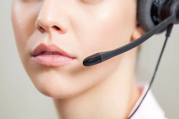 Close-up van Customer Service Representative dragen Headset — Stockfoto