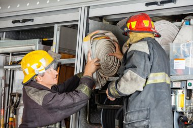 İtfaiye su hortumu kamyon kaldırma