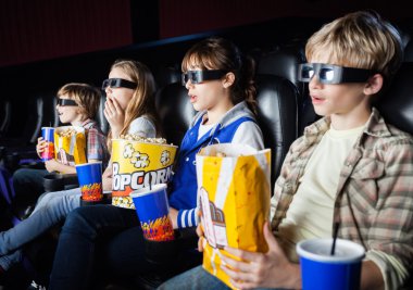 Tiyatro 3D film izlerken şok kardeşler