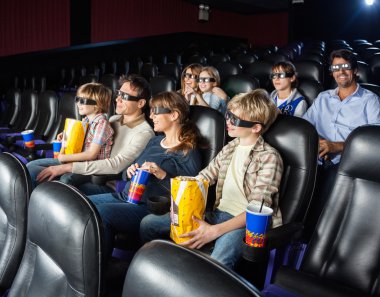 3D film Sinema Tiyatro izlerken aileler
