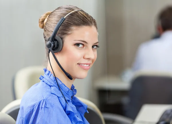 Beautiful Customer Service Executive Wearing Headset — Stock Photo, Image