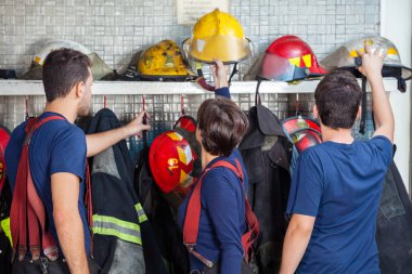 İtfaiyeciler kask Başlangıç rafı kaldırma