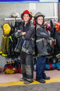 İtfaiyeye geçti silah ayakta itfaiye gülümseyen