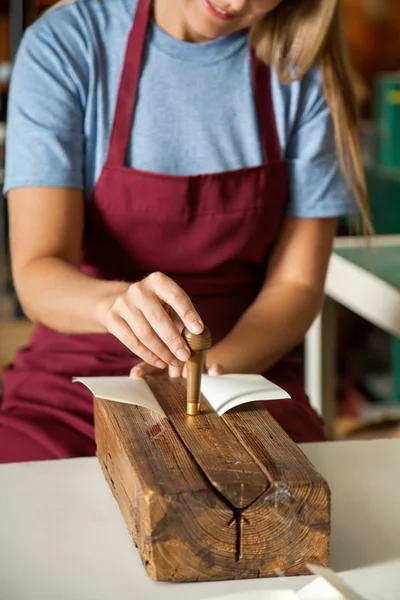 Encuadernación manual — Foto de Stock