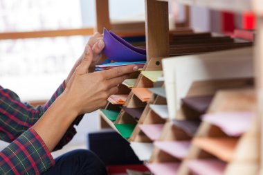 Müşteriler eller tebrik kartı Başlangıç rafı seçme