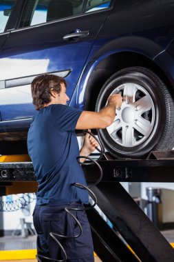 Otomobil lastiği Garage dolumu makinist