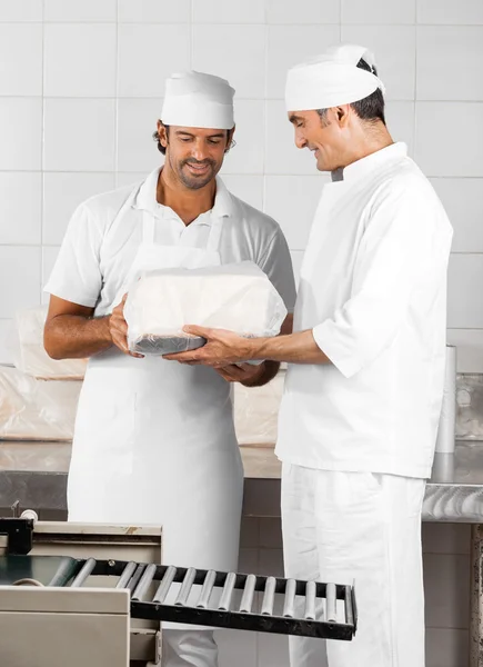 Male Bakers Packing Breads In Bakery — Stock Photo, Image