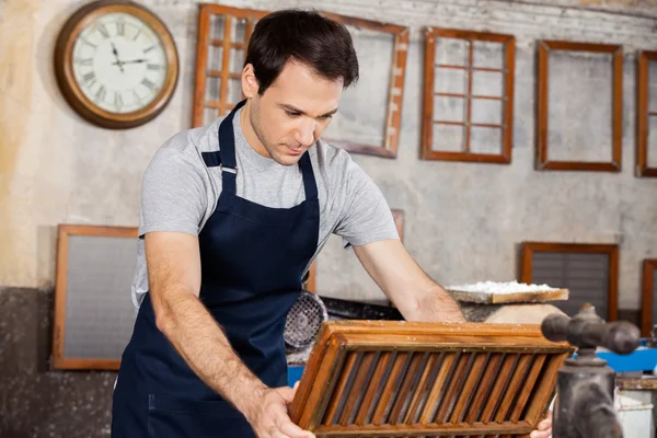 Worker Dipping Mold In Pulp And Water — Stock Photo, Image