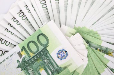 100 euro fatura yığınını