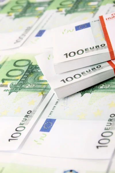 Stapel van 100 euro rekeningen — Stockfoto