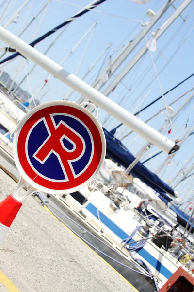 Yacht-marina. Parkering — Stockfoto