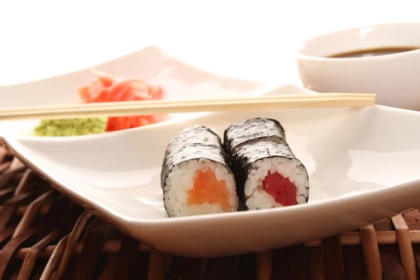 Sushi sur une assiette — Photo