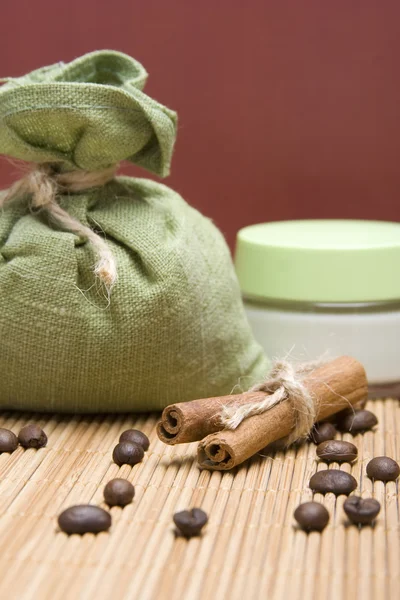 Aromaterapia con caffè e cannella — Foto Stock