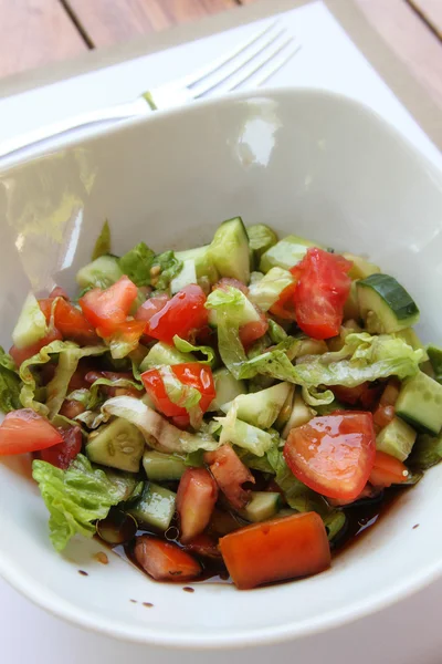 Plaat met salade — Stockfoto