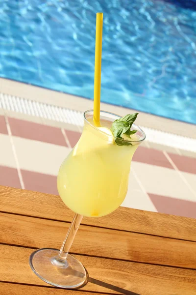 Limonata a bordo piscina — Foto Stock