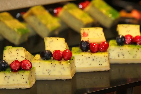 Heerlijke vrucht desserts — Stockfoto