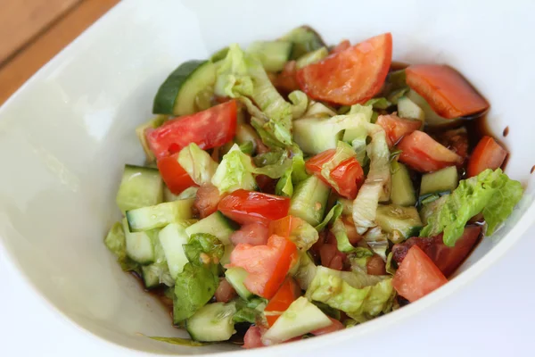 Plaat met salade — Stockfoto