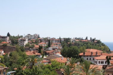 Şehrin kırmızı çatılar