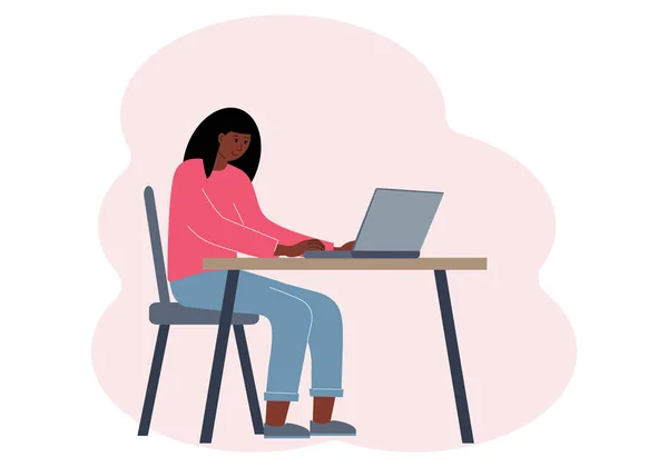 Иллюстрация женщины на рабочем месте с ноутбуком. Концепция онлайн-работы или обучения — стоковый вектор