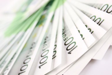 100 euro fatura yığınını