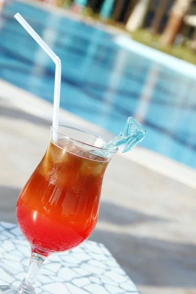 Cocktail Bevande a bordo piscina — Foto Stock