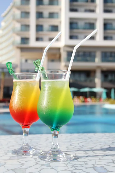 Cocktail Bevande a bordo piscina — Foto Stock