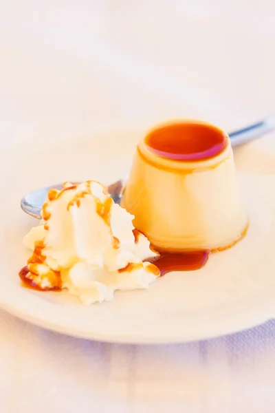 Caramel pannacotta dessert (shallow dof) — Stock Photo, Image