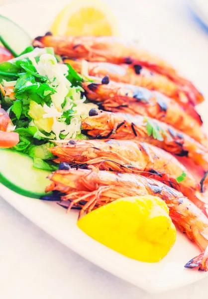 Grilled shrimp (selective focus) — Stock Photo, Image