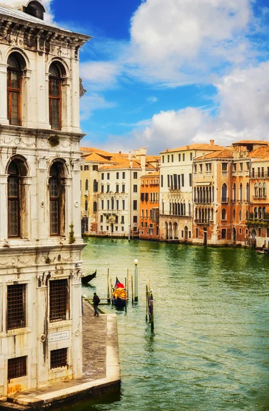 Der Canal Grande, Venedig, von der Rialtobrücke aus gesehen — Stockfoto