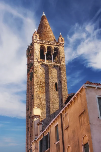 Věž San Barnaba kostel, Benátky, Itálie — Stock fotografie
