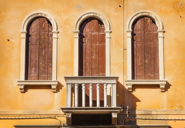 Детали о окнах, Венеция, Италия — стоковое фото