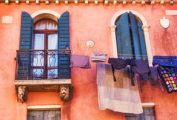 Details van windows, Venetië, Italië — Stockfoto