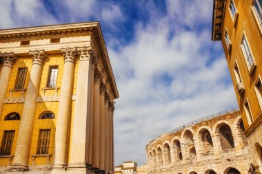 Gran Guardia Sarayı ve Verona Arena, İtalya