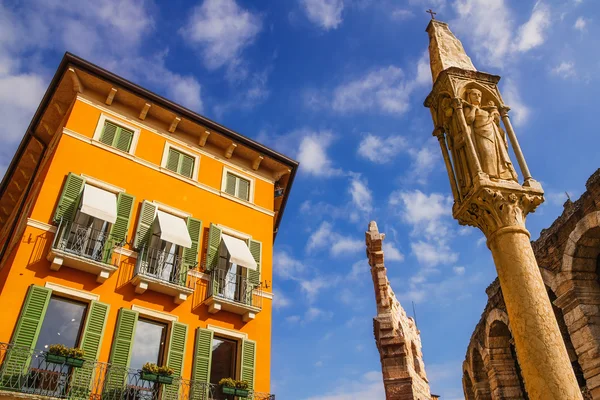 Verona arkitektur Detaljer nära Piazza behån — Stockfoto