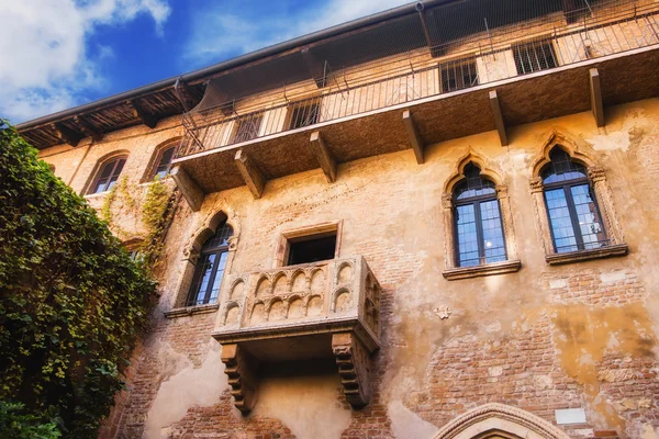 Balkongen i Julias hus i Verona, Italien — Stockfoto