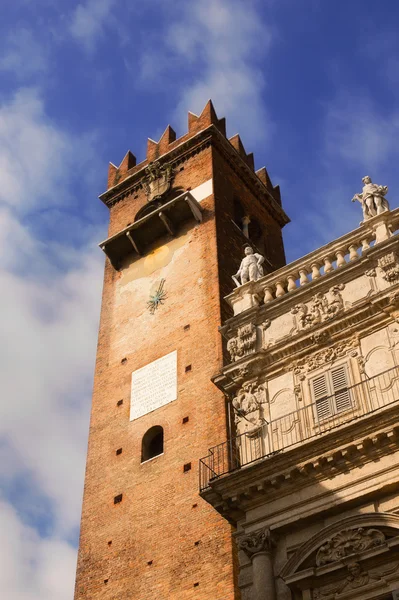 Torre del Gardello και το Palazzo Maffei, Βερόνα, Ιταλία — Φωτογραφία Αρχείου