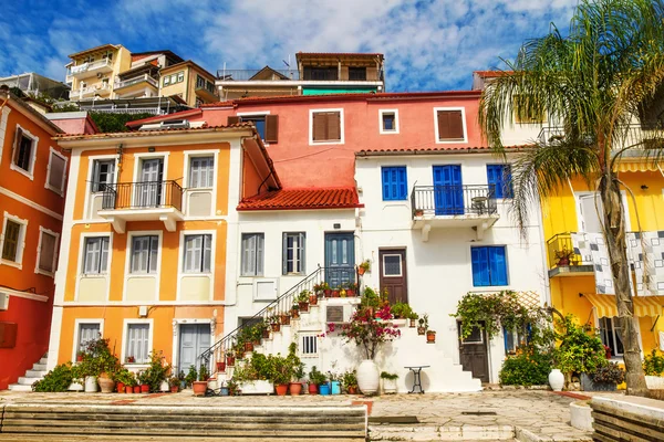 Arquitectura genérica en la ciudad de Parga, Grecia — Foto de Stock