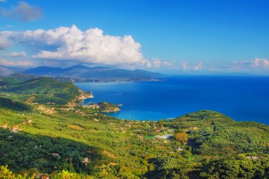 Ali Paşa kaleden görüldüğü gibi Parga, panoramik manzaralı