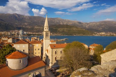 Budva Old Town gün batımında