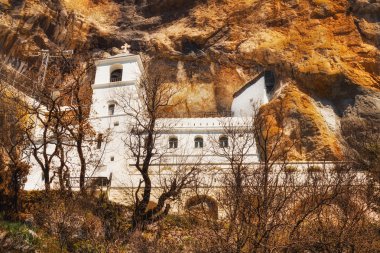 Karadağ - St. Vasilije Ostroski (üst kilise Ostrog Manastırı)