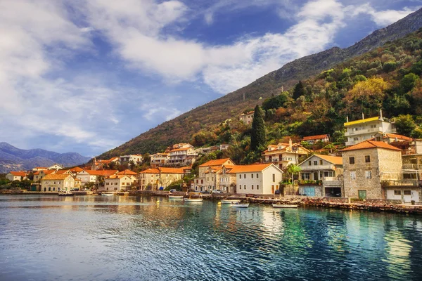 Pueblo de Lepetane, Kotor Bay, Montenegro —  Fotos de Stock