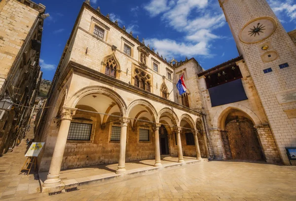 A wide angle shot of Sponza Palace in Dubrovnik, Croatia, April 14, 2015 — Stock Photo, Image