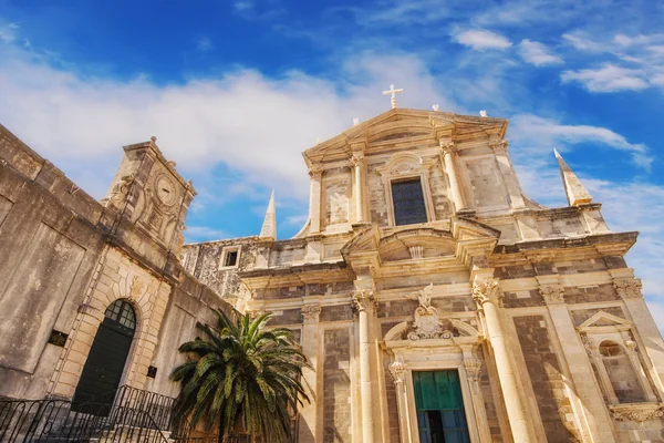 Iglesia de San Ignacio y edificio de la escuela secundaria, Dubrovnik, Croacia — Foto de Stock