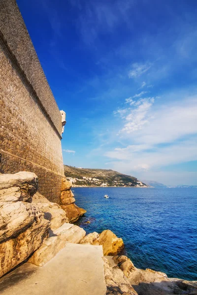 BUZA strandtól, a dubrovniki óváros falaitól — Stock Fotó