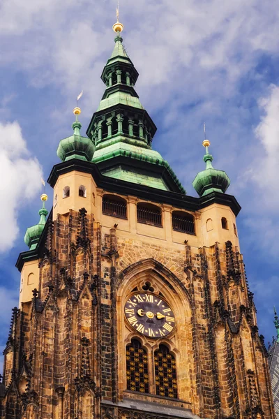 Turm der St.-Veits-Kathedrale in Prag — Stockfoto