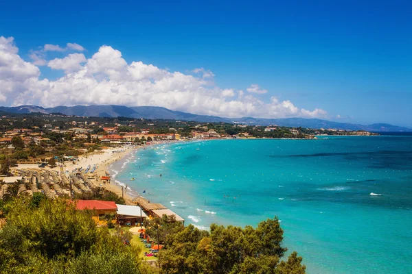 Aldeia e praia de Tsilivi na ilha de Zakynthos, Grécia — Fotografia de Stock