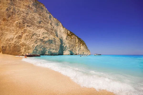 Praia de Navagio na ilha de Zakynthos, Grécia — Fotografia de Stock