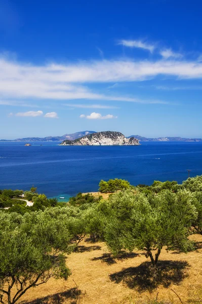 Parte rural de Zakynthos con vistas al islote Marathonisi — Foto de Stock